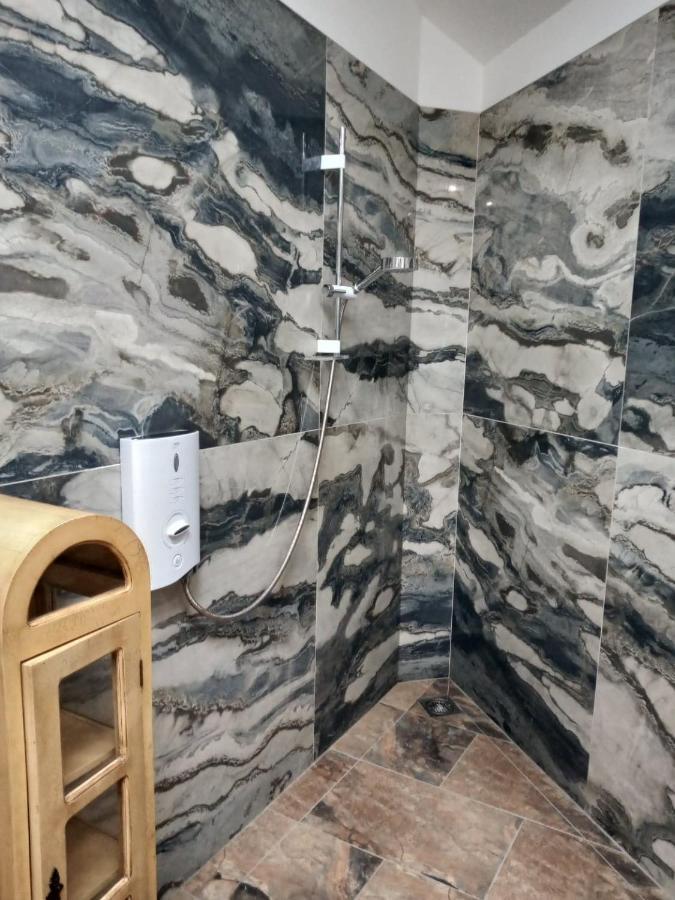 Self Contained Ground Floor Bedroom With Ensuite Wet Room Continental Breakfast Included Parking For 1 Car Outside Heanor Esterno foto