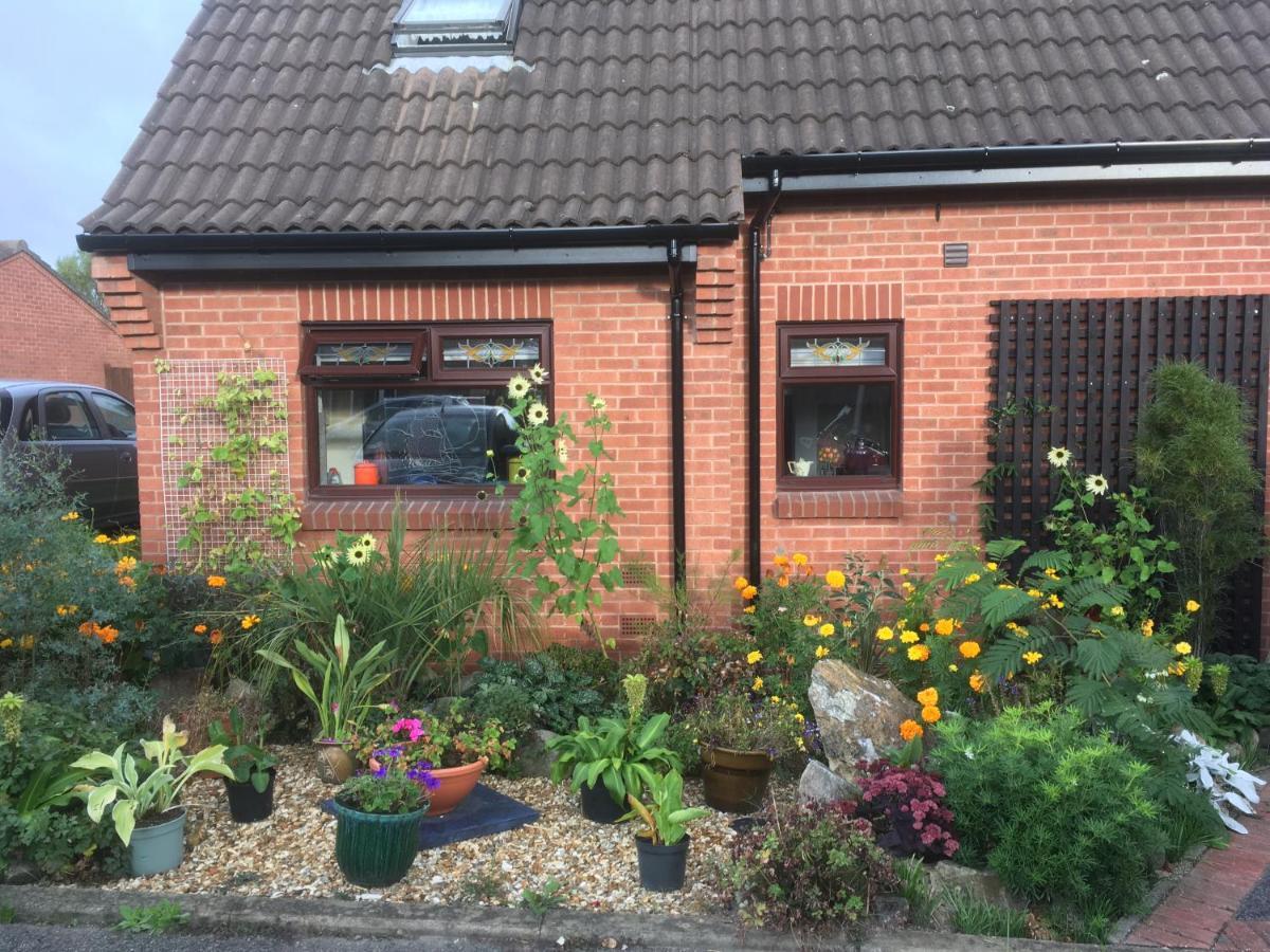 Self Contained Ground Floor Bedroom With Ensuite Wet Room Continental Breakfast Included Parking For 1 Car Outside Heanor Esterno foto