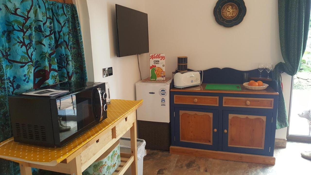 Self Contained Ground Floor Bedroom With Ensuite Wet Room Continental Breakfast Included Parking For 1 Car Outside Heanor Esterno foto