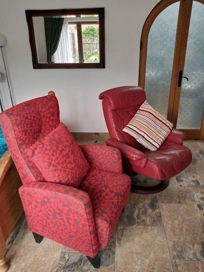 Self Contained Ground Floor Bedroom With Ensuite Wet Room Continental Breakfast Included Parking For 1 Car Outside Heanor Esterno foto