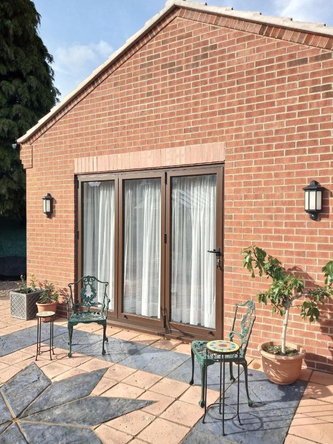 Self Contained Ground Floor Bedroom With Ensuite Wet Room Continental Breakfast Included Parking For 1 Car Outside Heanor Esterno foto